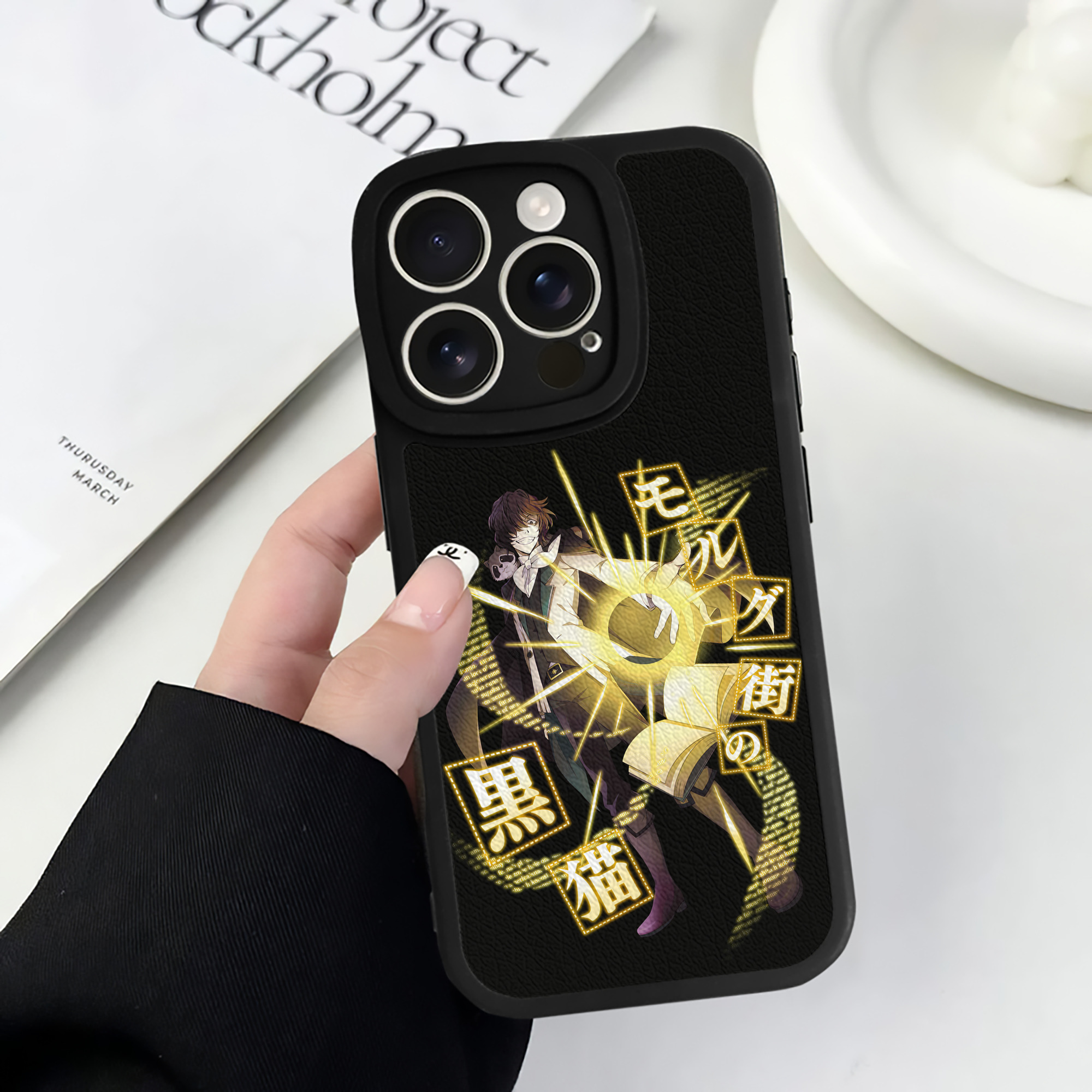 （画像用） 文豪ストレイドッグス Bungo Stray Dogs 【iPhone 16シリーズ対応】シリコンスマホケース（レザー調） 材質：シリコン